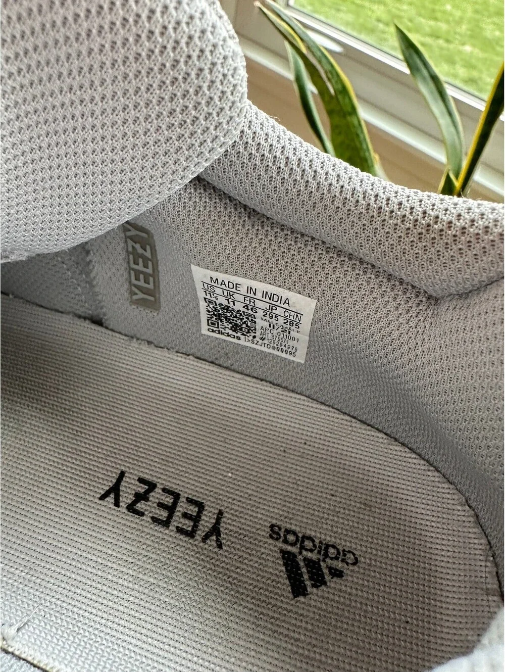 Yeezy 700 V1 Waverunner Size US Men's 11.5